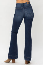 Load image into Gallery viewer, Judy Blue Buttonfly Flare Jeans
